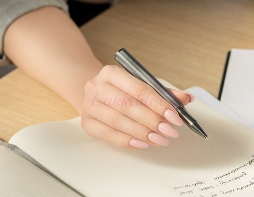  282 Loose Friday VICTORIA VYNN GEL POLISH