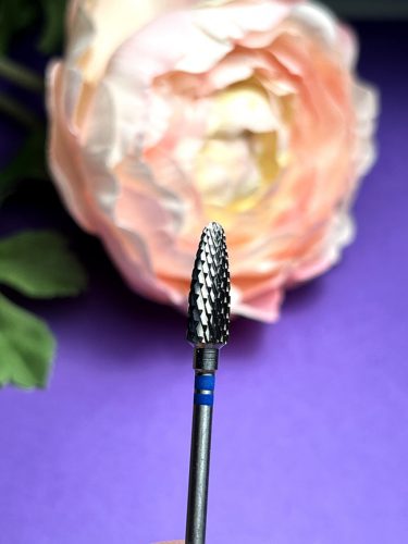 Meskó Anikó Balkezes keskeny kúp