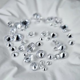 Díszítő brill csiszolású kövek