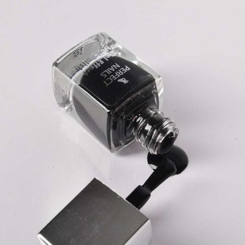 Gél Lakk hatású körömlakk #004 - Black 7ml